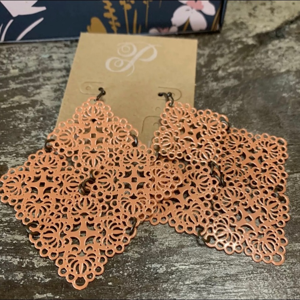 Plunder Linae Earring
